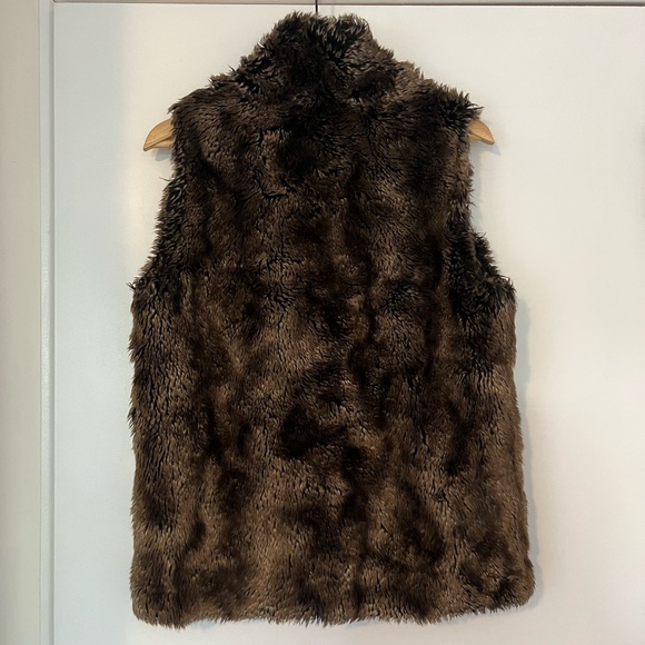 Cozy, furry vest! - Picture 3 of 4